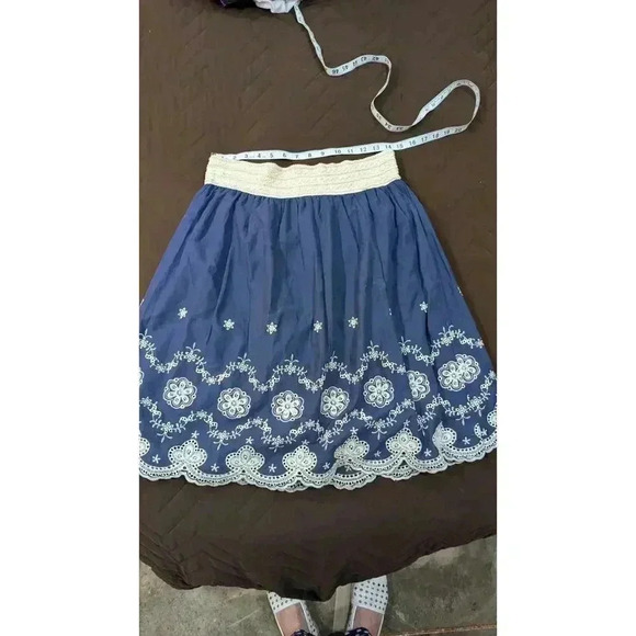 Gorgeous blue with cream Eyelet hem detail & elastic waist by Metro wear size M - Picture 1 of 3
